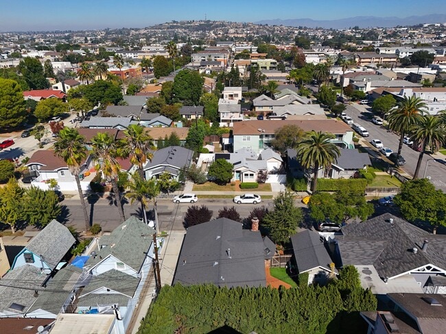 Building Photo - 2624 E 8th St