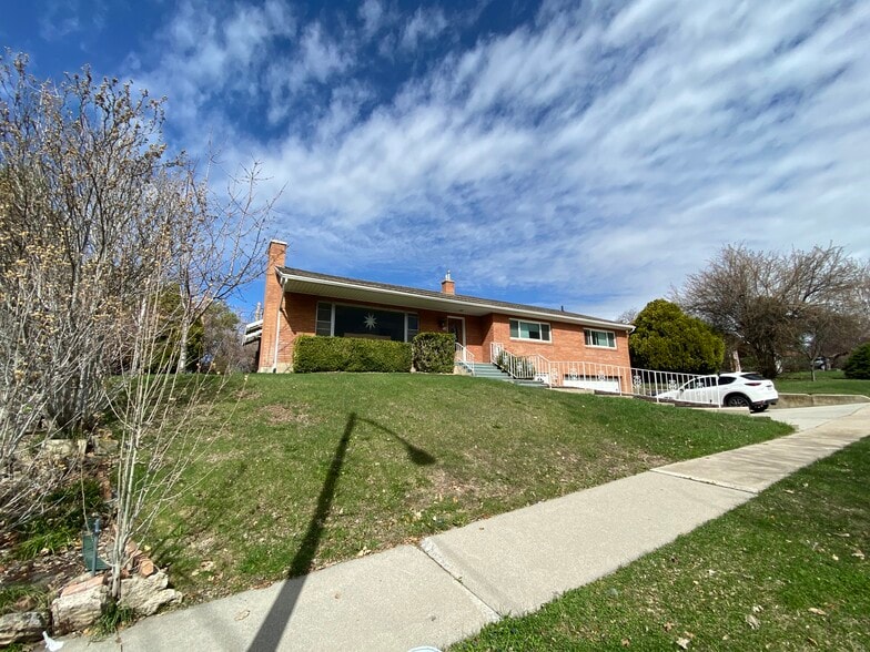 Building Photo - 1745 500 E