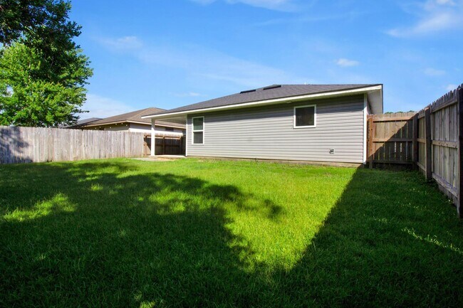 Building Photo - 8402 Island Dr