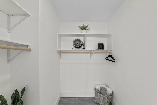 Building Photo - 260 E Driftwood Shores Rd