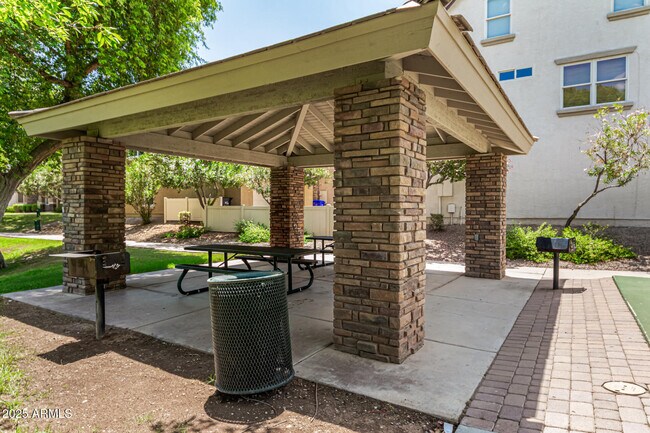 Building Photo - 1326 S Sabino Dr