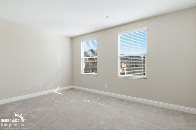 Building Photo - Beautiful 3Bdm 2.5Ba Townhome in a Prime San Marcos Location