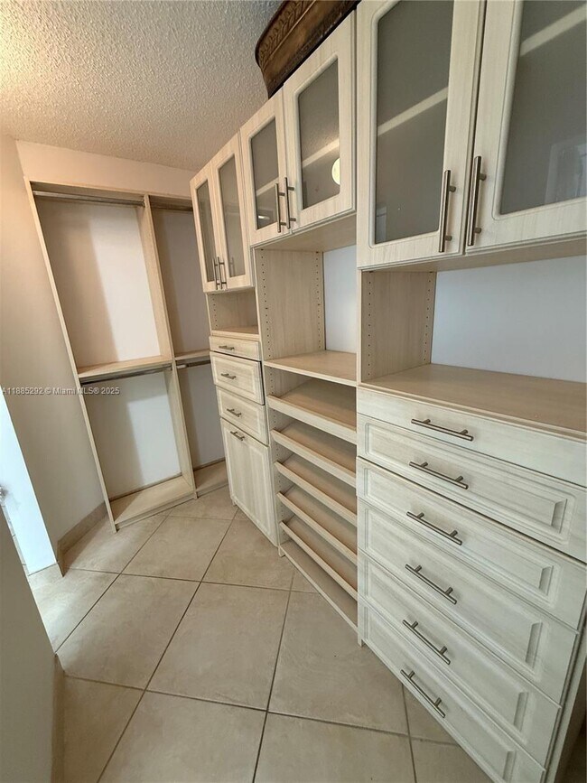 Building Photo - 1717 N Bayshore Dr