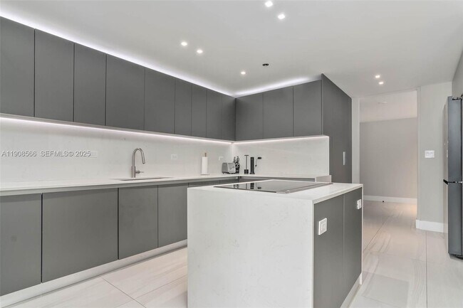 Building Photo - 20355 NE 34th Ct