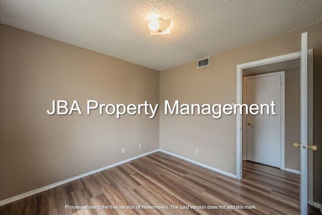 Building Photo - 807 White Rock St