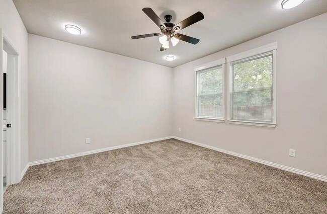 Building Photo - 5612 Black Pine Cir