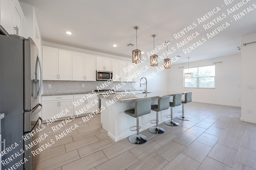 Building Photo - 40622 W Williams Way