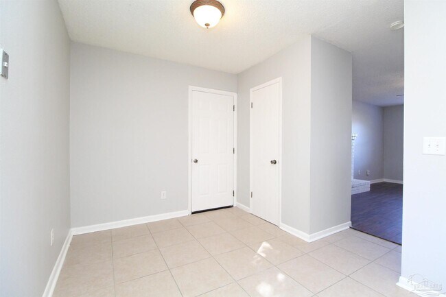 Building Photo - 7642 Sandy Creek Dr