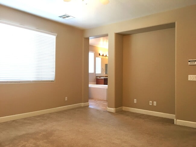Building Photo - Chandler 5 Bed, 3 Bath + Bonus Room Office/Den