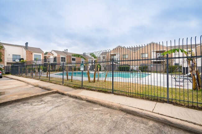 Building Photo - 3742 Thistlemont Dr