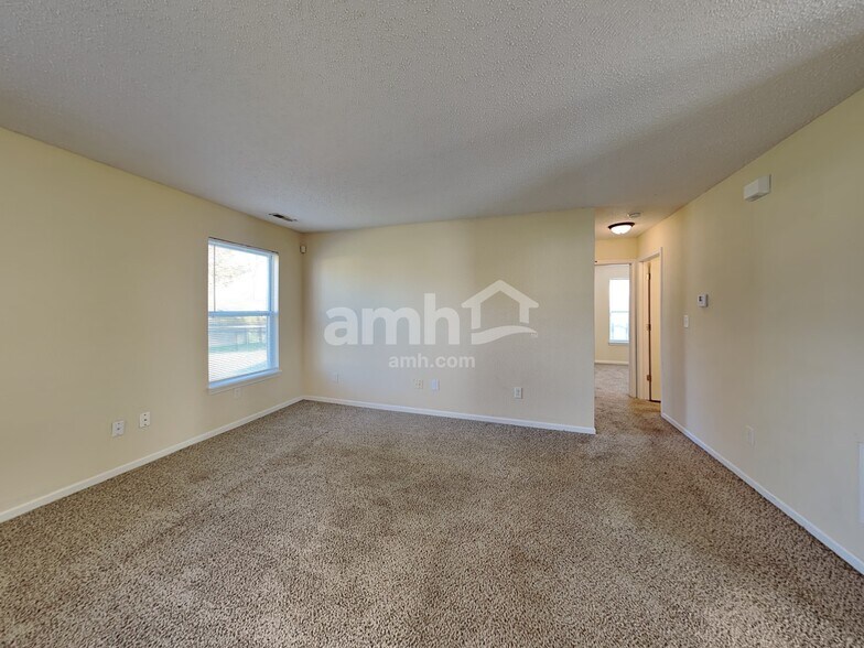 Building Photo - 8110 Red Barn Ct