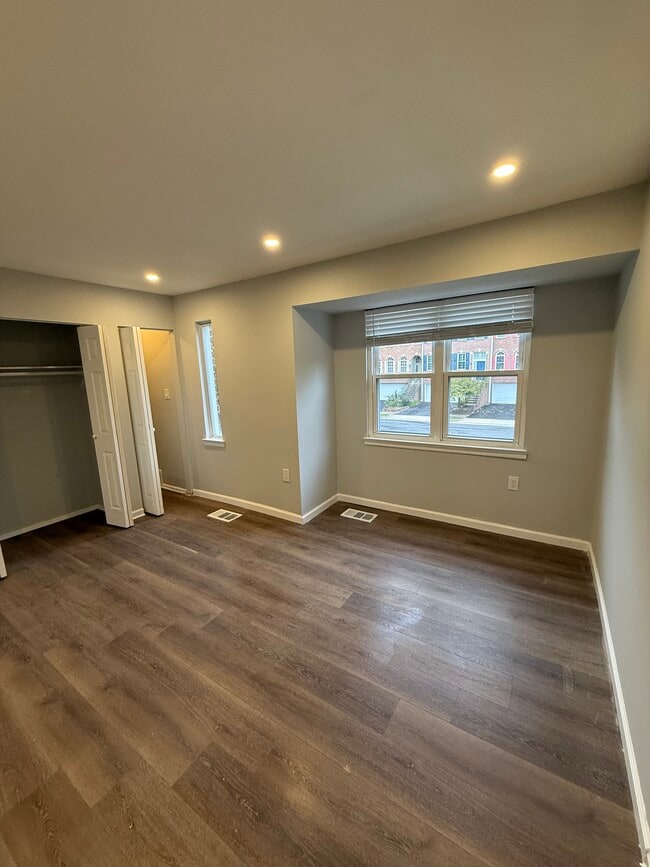 Building Photo - 238 Stevenson Square