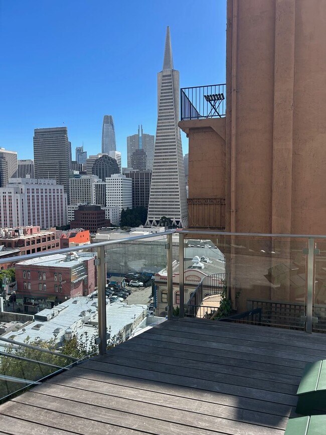 Building Photo - Unique Jr. One Bedroom with Views and Parking