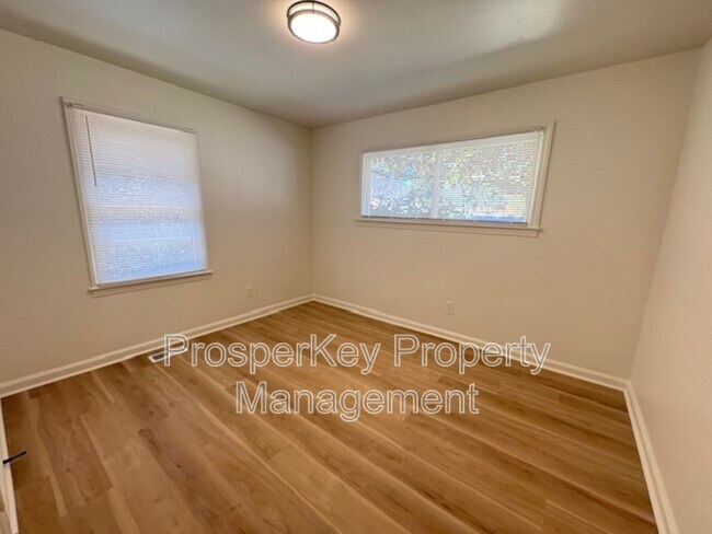 Building Photo - 830 Turner Rd