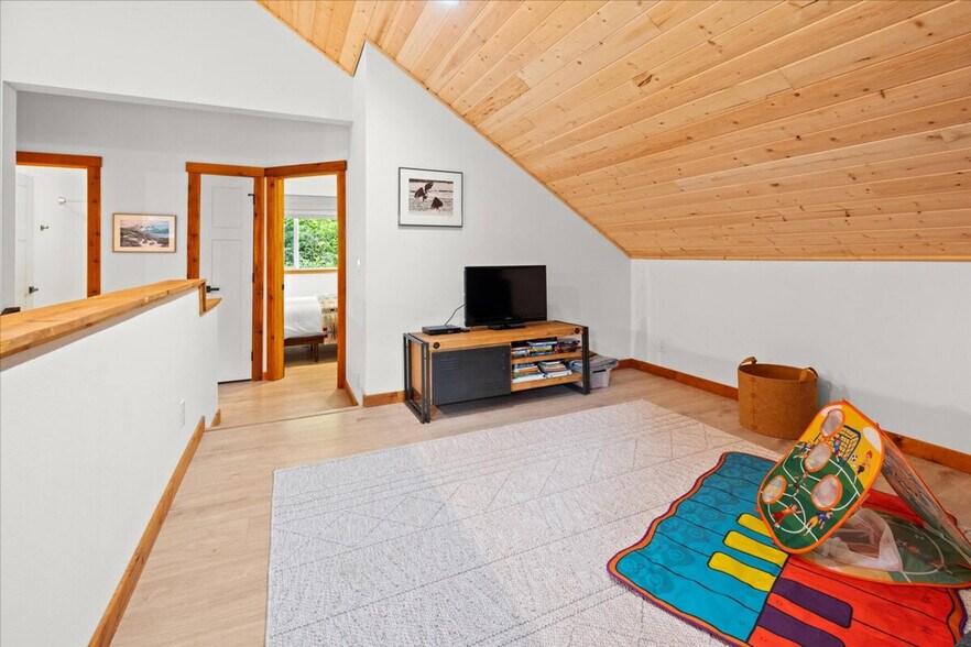 Building Photo - 162 Paradise Dr