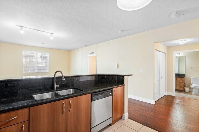 Building Photo - 250 NE 3rd Ave