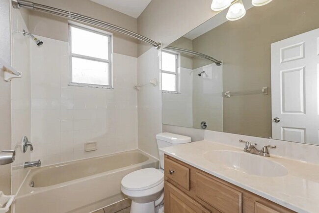 Building Photo - 1613 Loriana St