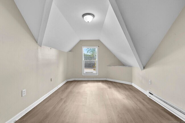 Building Photo - 141 Crown St