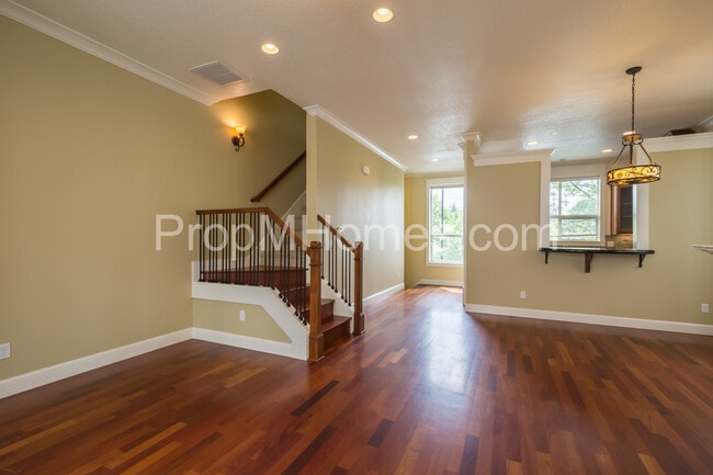 Building Photo - Prime Location - Luxury Two Bedroom Townhouse with Stylish Amenities