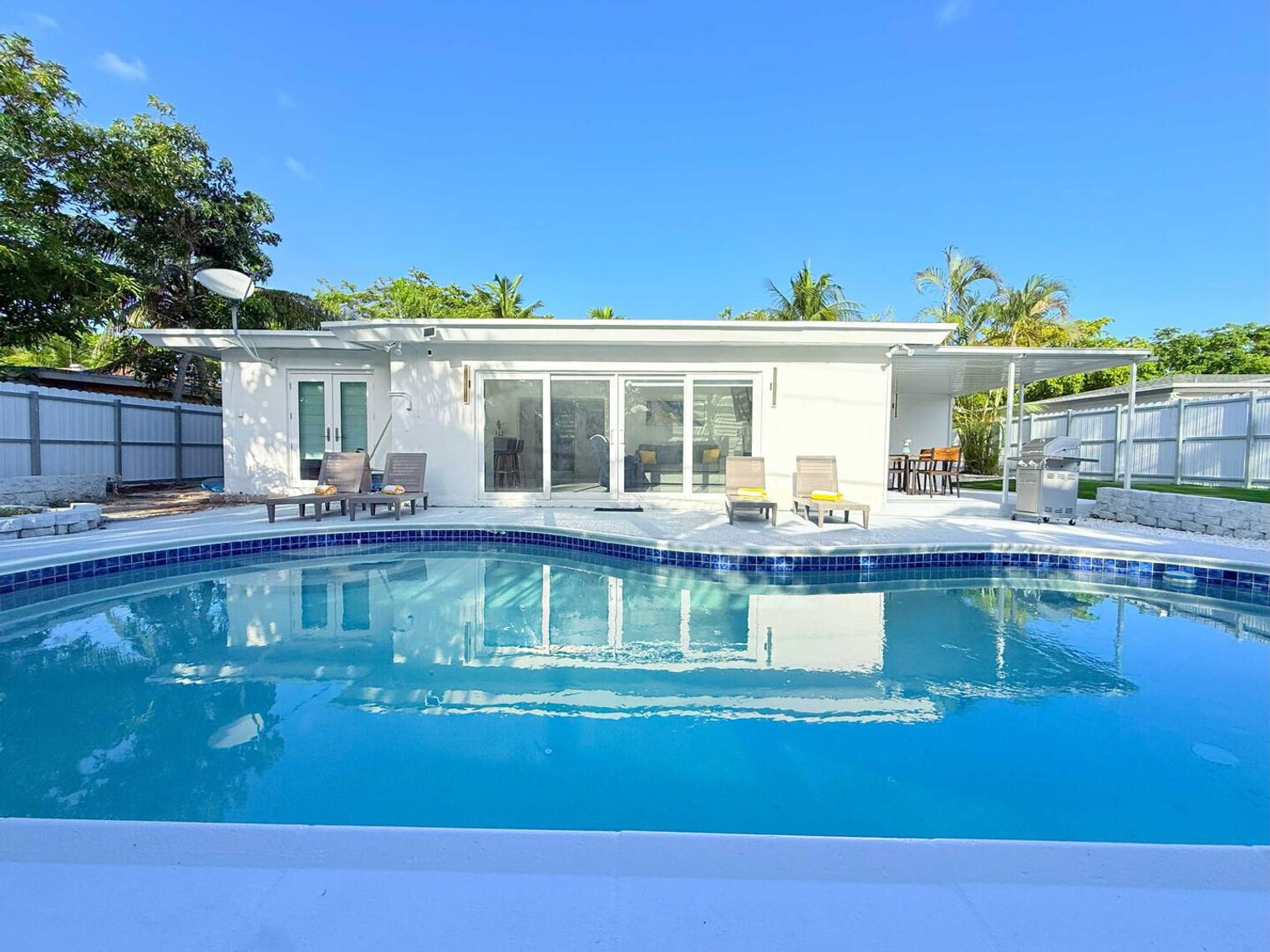 Building Photo - 2013 NW 12th Ave