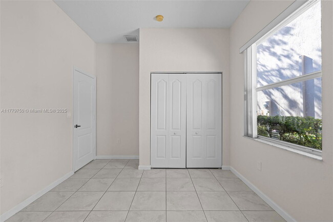 Building Photo - 1270 NE 39th Ave