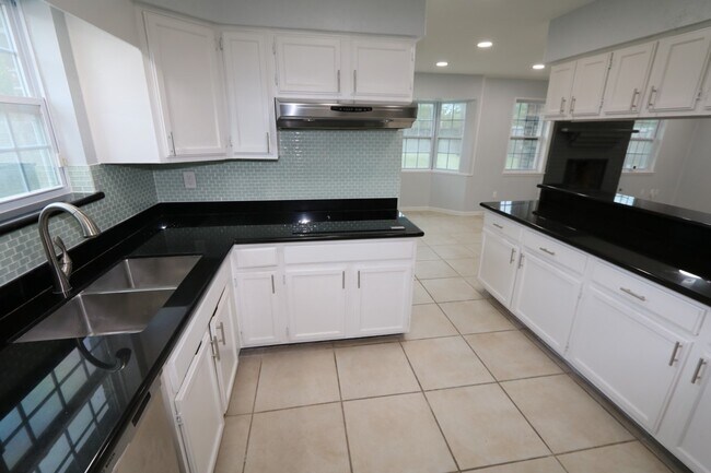 Building Photo - 12615 Huntington Venture Dr