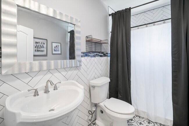 Building Photo - 3608 Wheeler Ave