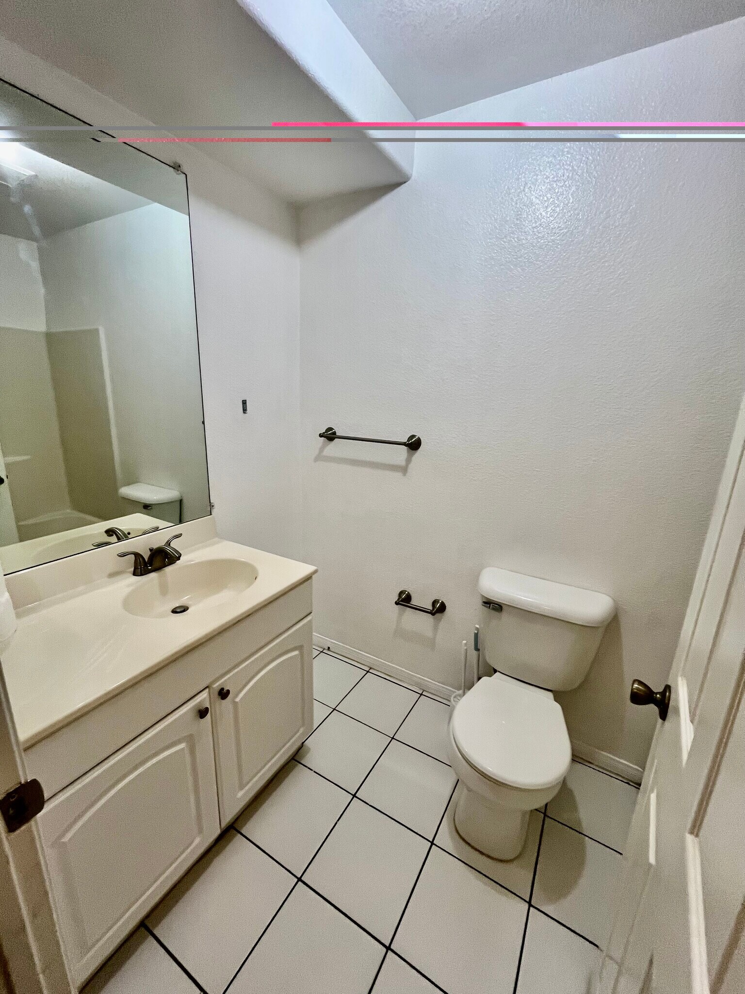 Building Photo - 3199 Royal Oaks Dr