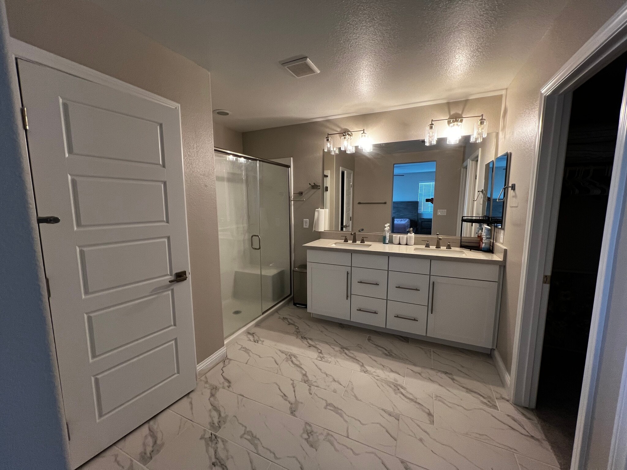 Building Photo - 10147 W Meranto Ave