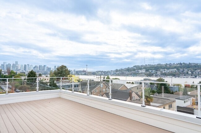 Building Photo - 2Bd/1Ba Seattle Condo