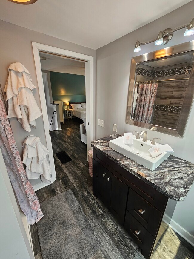 Building Photo - 292 Bridge Street Ext