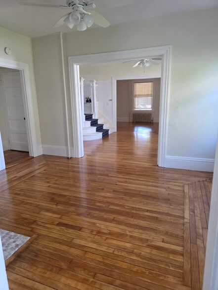 Building Photo - 174 Elm St