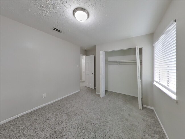 Building Photo - 11519 Perry Rd