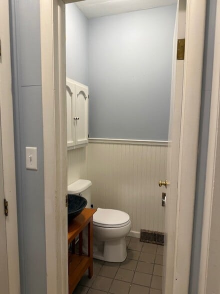Half Bathroom - 615 Short St