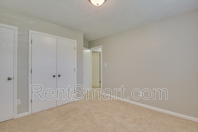 Building Photo - 493 Fairfield Way
