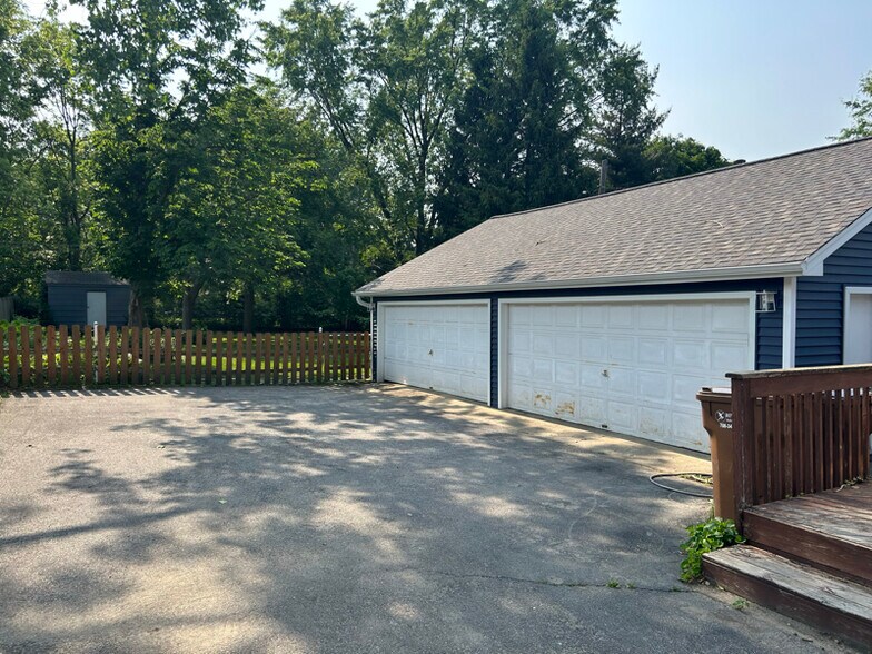 Building Photo - 0n336 Herrick Dr