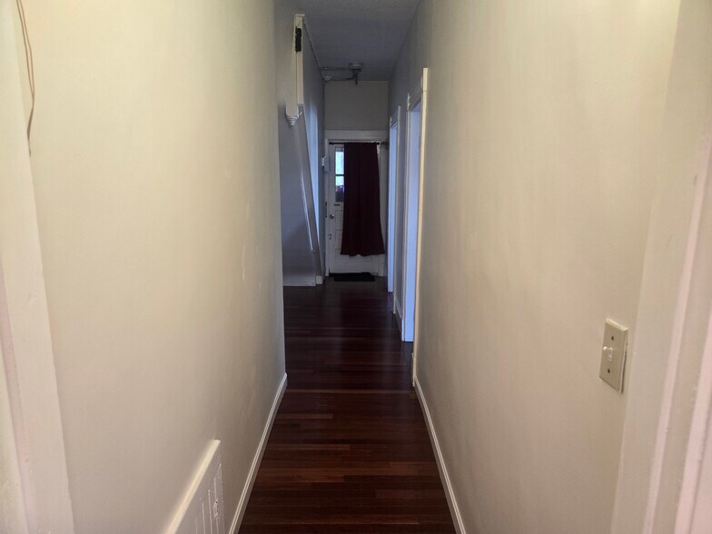 Building Photo - 103 Alder St