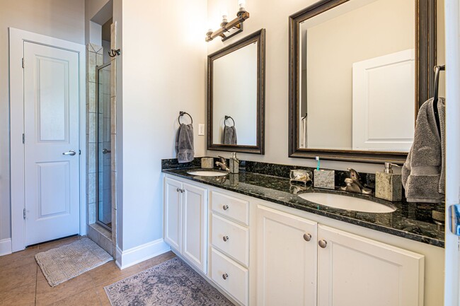 Building Photo - Knoxville 37920 - Riverfront Condo for Ren...