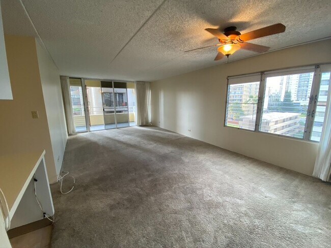 Building Photo - **KEALANI 2BD/2BA/1PK WAIKIKI CONDO FOR RENT**