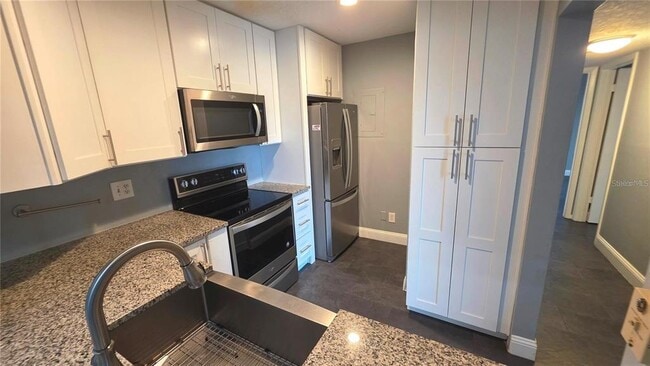 Building Photo - 8215 Sun Spring Cir