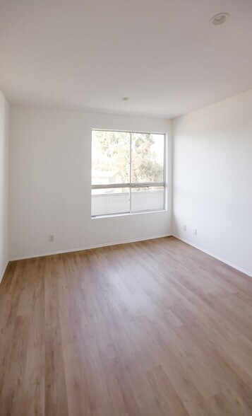 Second Bedroom - 10650 Holman Ave