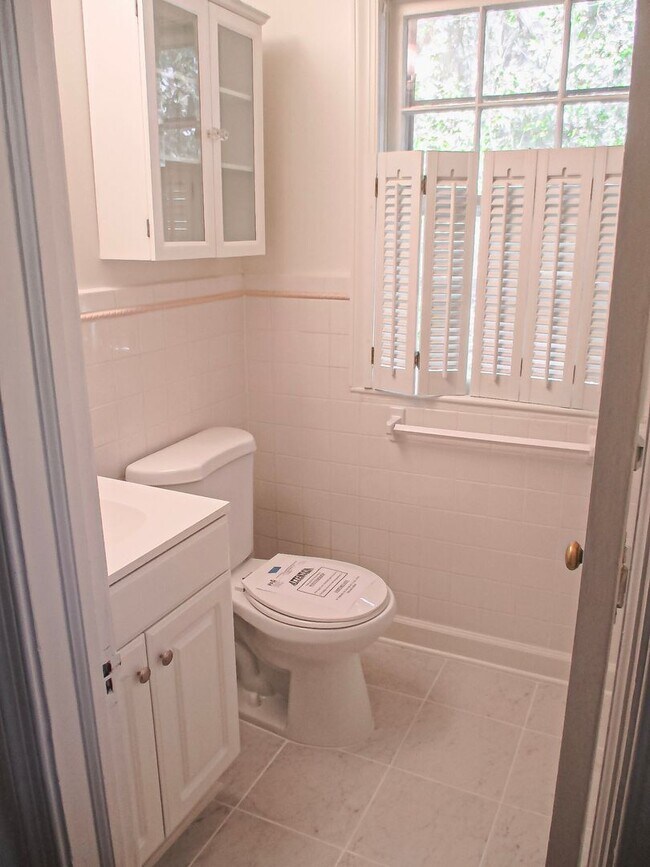 Building Photo - Ideal 3 Bedroom 2 Bath Colonial Just Over ...