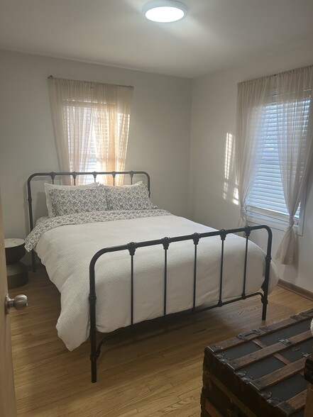 Building Photo - 1713 Laurie Rd E