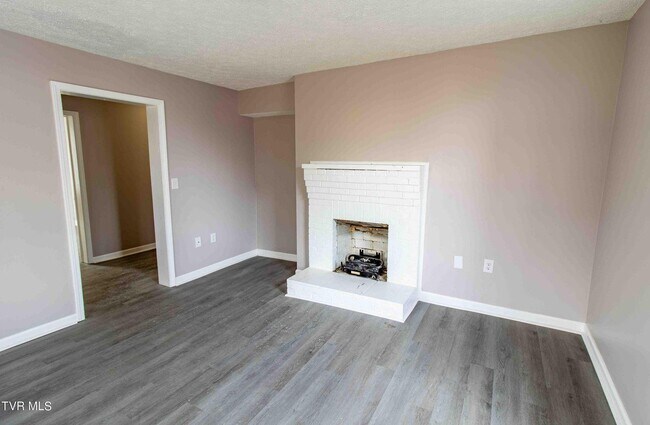 Building Photo - 1129 Cherry St