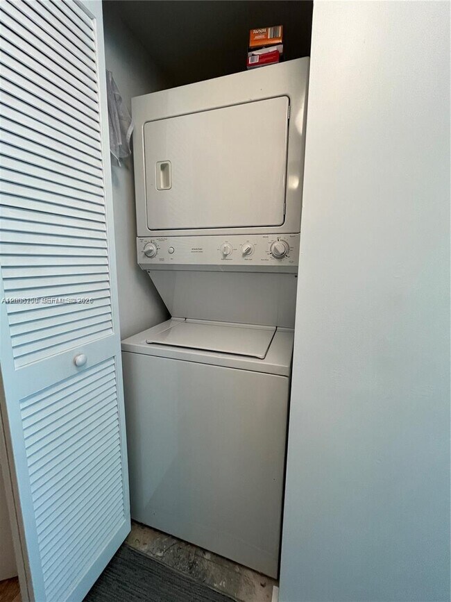 Building Photo - 41 SE 5th St