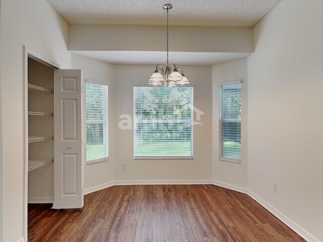 Building Photo - 1921 Darlin Cir