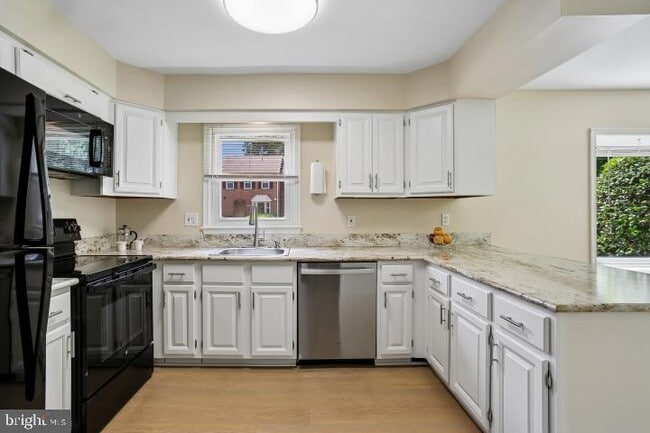 Building Photo - 7561 Heatherton Ln