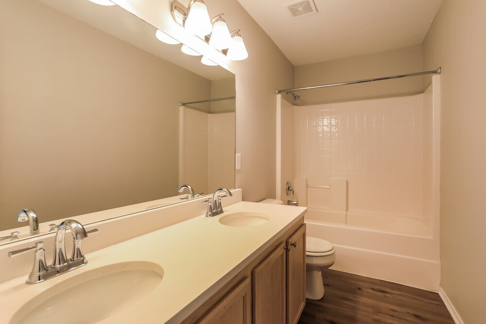 Building Photo - 16101 Hollyhill Ct