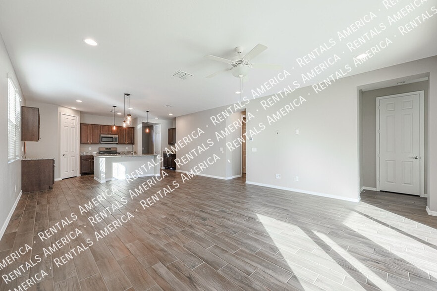 Building Photo - 3725 E Turley St