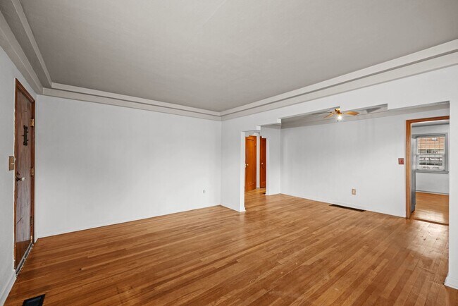Building Photo - East Valley Home With Large Yard!